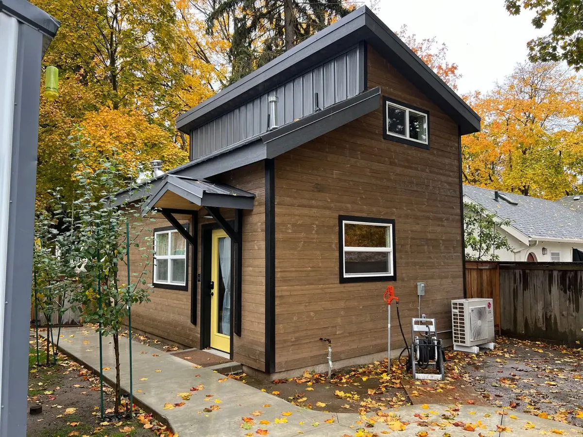 Bungalows & Tiny Homes — detail 2